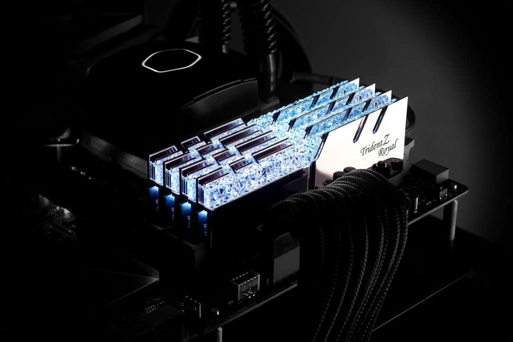 RAM G.SKILL TridentZ Royal RGB 2x8GB DDR4 3200MHz - F4-3200C16D-16GTRG