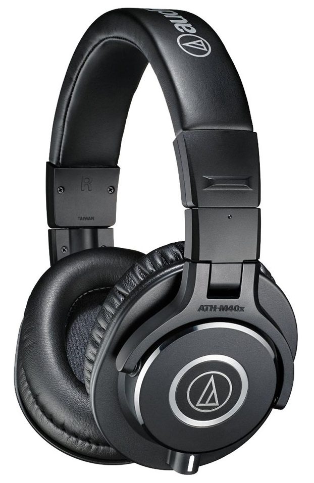 tai nghe Audio-technica ATH-M40x được thiết kế đẹp mắt cứng cáp