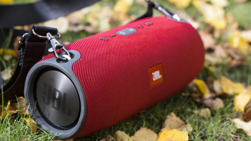 Loa Bluetooth JBL Xtreme (Red) phù hợp với các chuyến đi dã ngoại cùng bạn bè và gia đình