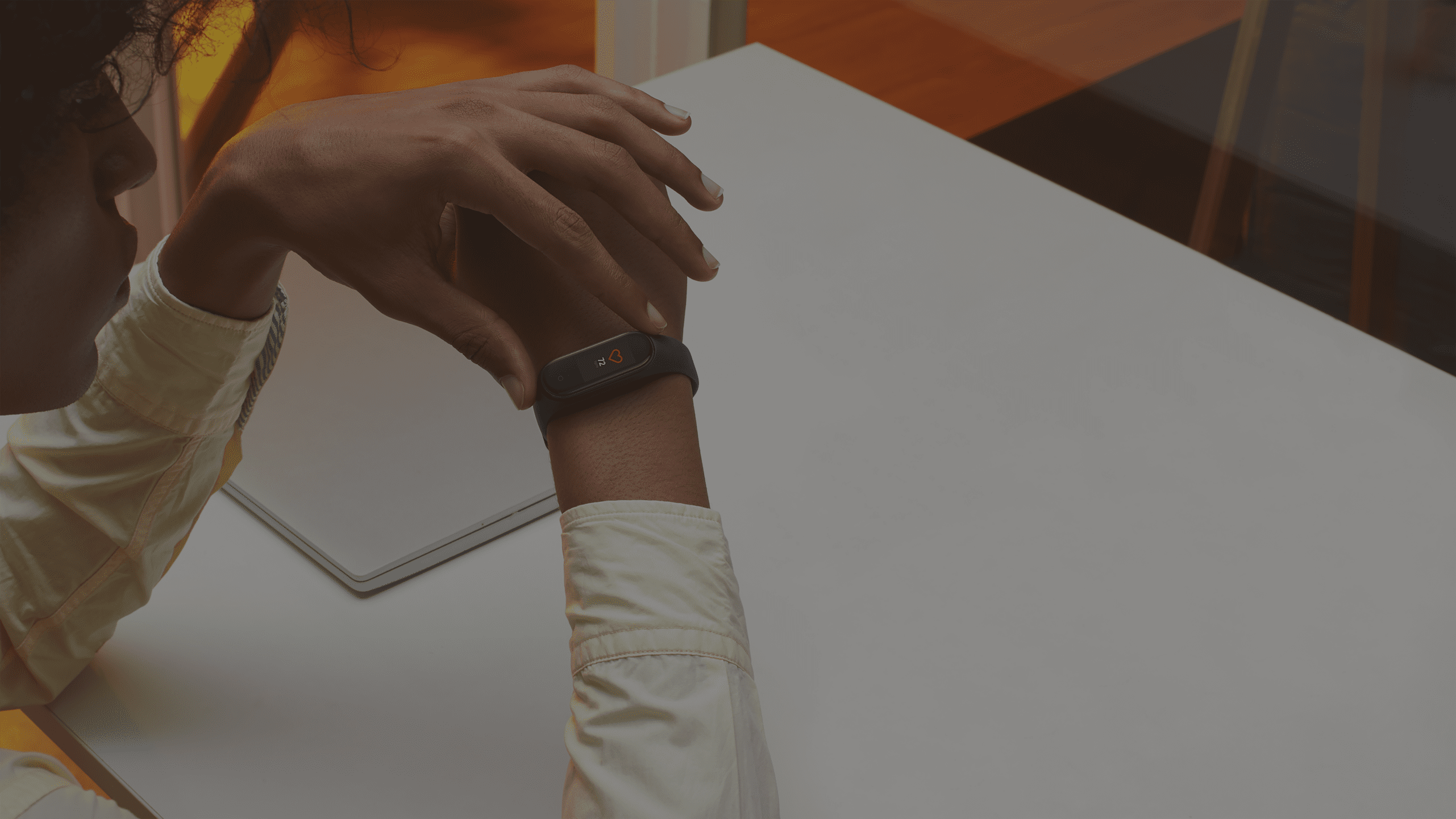 Vòng Đeo Tay Thông Minh Xiaomi Mi Smart Band 4 (MGW4052GL) (Đen)_6