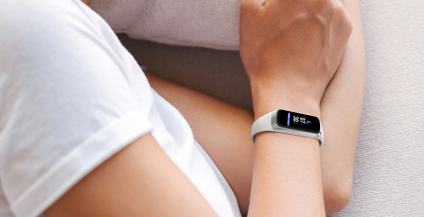 Vòng tay thông minh Samsung Galaxy Fit R370 - Đen_1