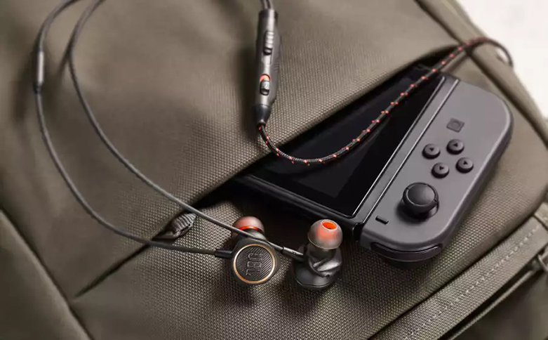 Tai nghe In-ear JBL Quantum 50 (Đen) | Cụm phím điều khiển dạng trượt